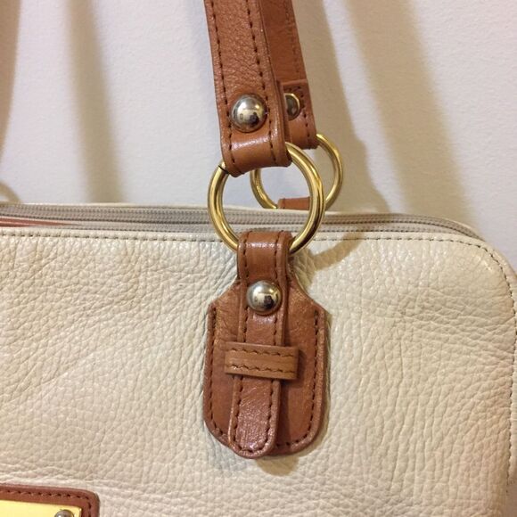 Valentina Off White Pebbled Cream Leather Handbag - Picture 4 of 12